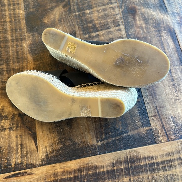 VINCE Black Leather Crossover Toe Strap Espadrilles - Picture 9 of 12